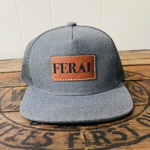 Snapback-keps för småbarn | FERAL | platt keps i storlek för baby, småbarn och ungdomar | Läderlapp i truckerstil | Gåva för ett vildt barn bild 15