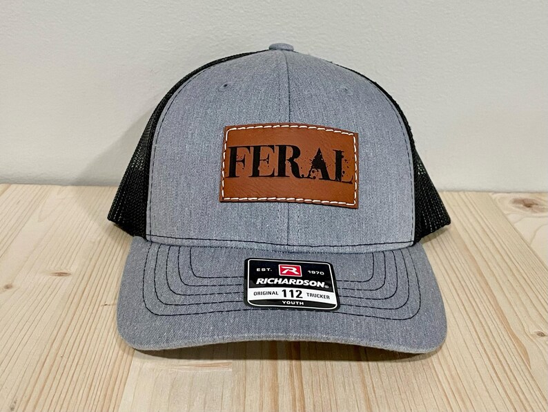 Snapback-keps för småbarn | FERAL | platt keps i storlek för baby, småbarn och ungdomar | Läderlapp i truckerstil | Gåva för ett vildt barn bild 6