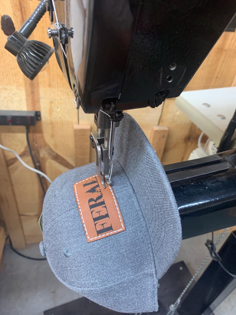 Snapback-keps för småbarn | FERAL | platt keps i storlek för baby, småbarn och ungdomar | Läderlapp i truckerstil | Gåva för ett vildt barn bild 18