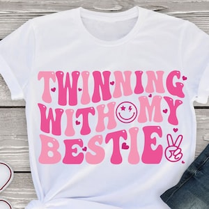 Jumelage avec ma meilleure amie Svg Png, Bestie svg png, drôle de jumeaux assortis PNG, SVG ami pour la journée des jumeaux, cadeau meilleur ami, fichier cricut rétro