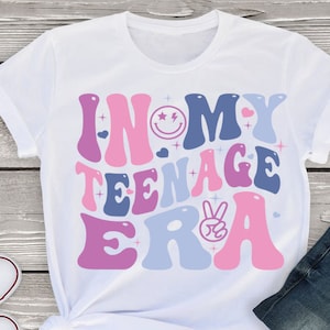 In mijn tienertijdperk svg, png, meisje jongen tiener Png Svg, officiële tiener Svg, retro officiële tienertijdperk PNG, vintage officiële tiener