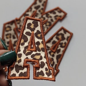 Parche universitario con estampado de leopardo, letras de hierro, números de hierro, parche de hierro, bordado de bricolaje, parche de hierro personalizado, impresión de guepardo