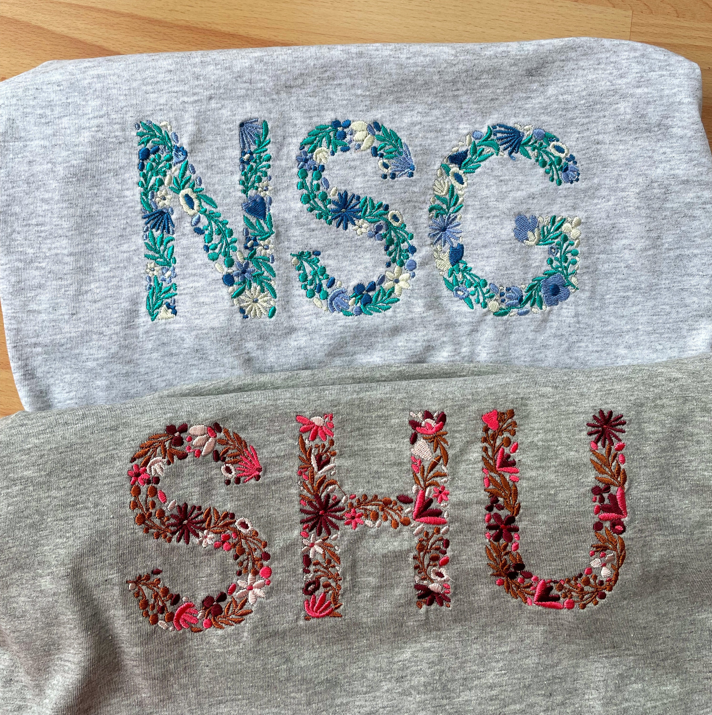 [GRAVER]★DRAWING LETTER FLOWER SMILE SWEATSHIRT Designer fashion, Seoul-fully created | W Concept