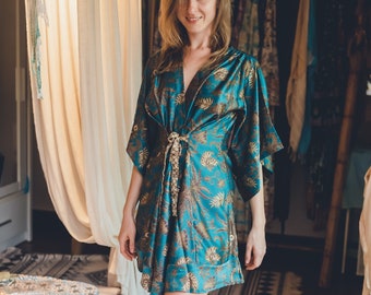 Kimono di seta verde da donna bohémien ~ Abito kimono di seta Boho per donna ~ Abito pigiama di seta ~ Accappatoio di seta da bagno ~ Regalo di compleanno perfetto per lei