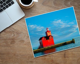 Holland Michigan Lighthouse: Big Red