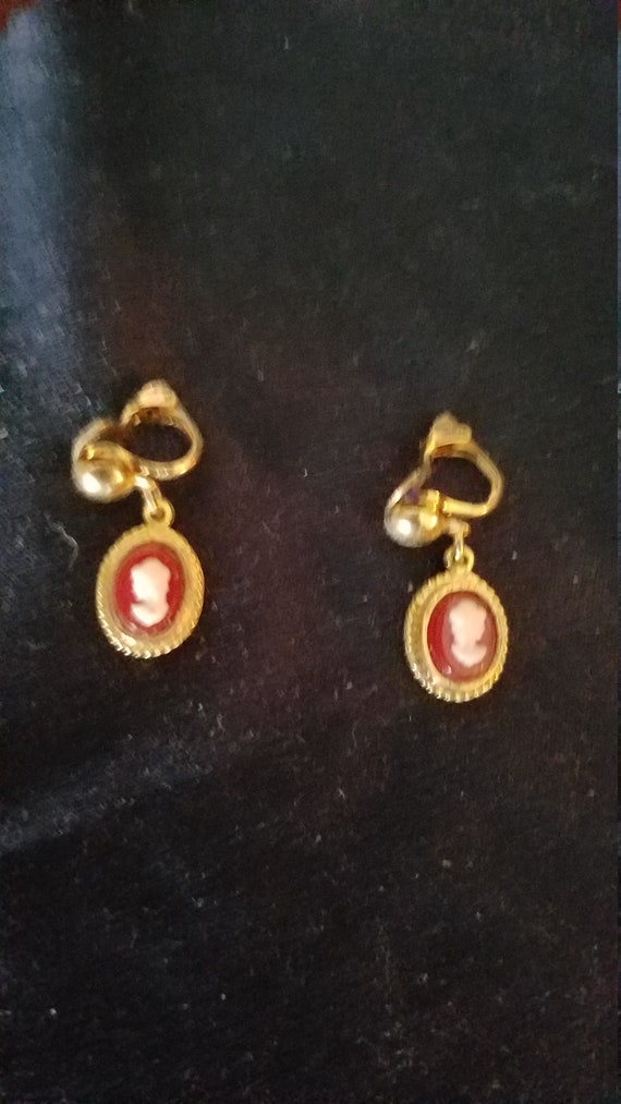 Vintage Faux Cameo Earrings,  clip on. - image 3