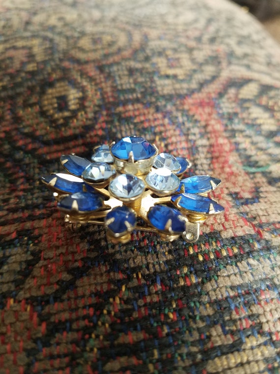 Vintage Coro Blue Rhinestone Flower Brooches - image 5