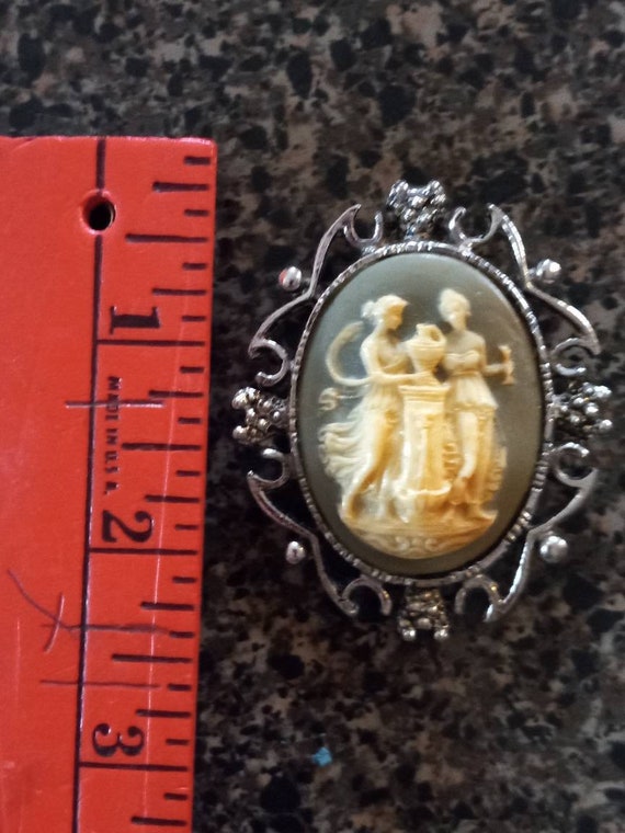 Vintage Cameo Style Brooch, Resin - image 3