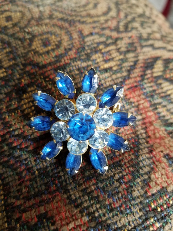 Vintage Coro Blue Rhinestone Flower Brooches - image 3