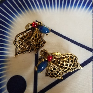 Vintage Clip On Earrings