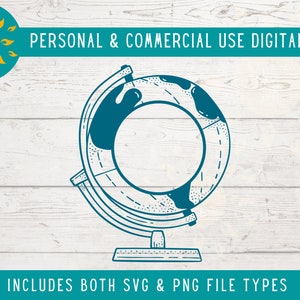 Könnte beinhalten: Eine blaue und weiße Globus-Illustration mit einem Ständer. Der Globus ist eine einfache Strichzeichnung mit einem gepunkteten Muster. Der Text "PERSONAL & COMMERCIAL USE DIGITAL FILES" befindet sich über dem Globus und der Text "INCLUDES BOTH SVG & PNG FILE TYPES" unter dem Globus.