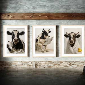 Roliga badrumstavlor med Holsteinko | Väggkonst med lantlig humor (set om 3)