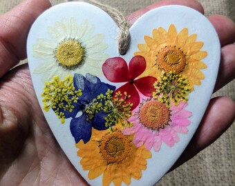 Floral Hanging Heart Decoration, White Clay Decoration, Pressed Flower Decoration, Handmade Gift, Letterbox Gift, Mothers Day