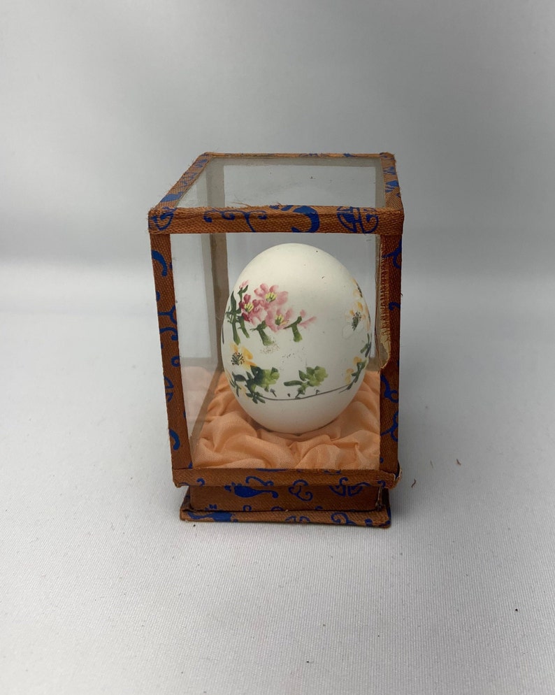 in it/'s own case to protect this delicate object Made in China, Birds with flowers Unique Handpainted Egg