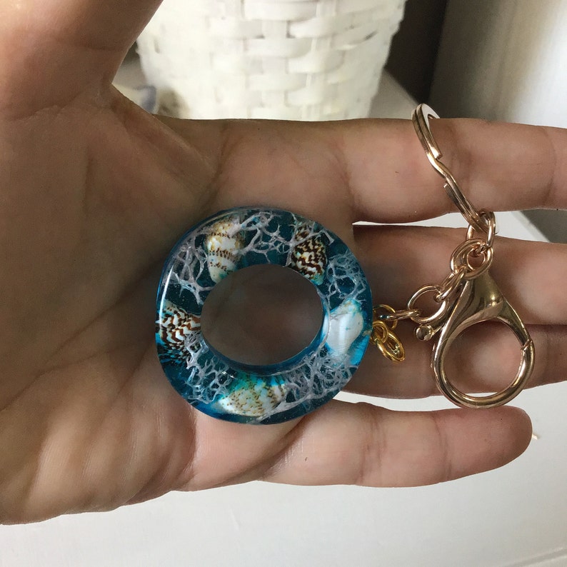 free shipping EU shells under the sea bag accessories resin Resin letter O keychain