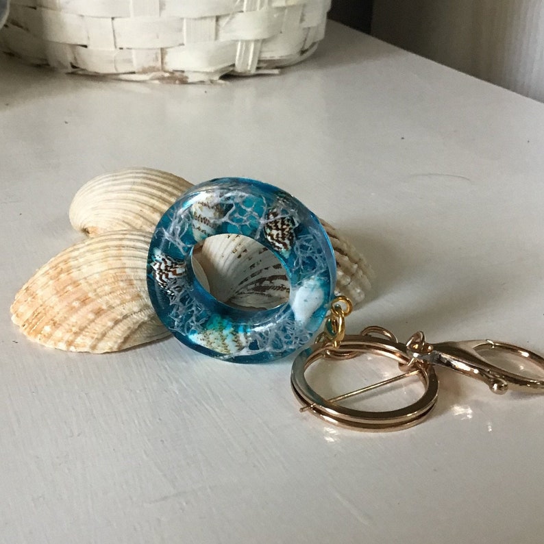 free shipping EU shells under the sea bag accessories resin Resin letter O keychain