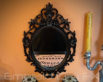 Cadre miroir gothique ovale noir avec tête de mort pour la décoration intérieure