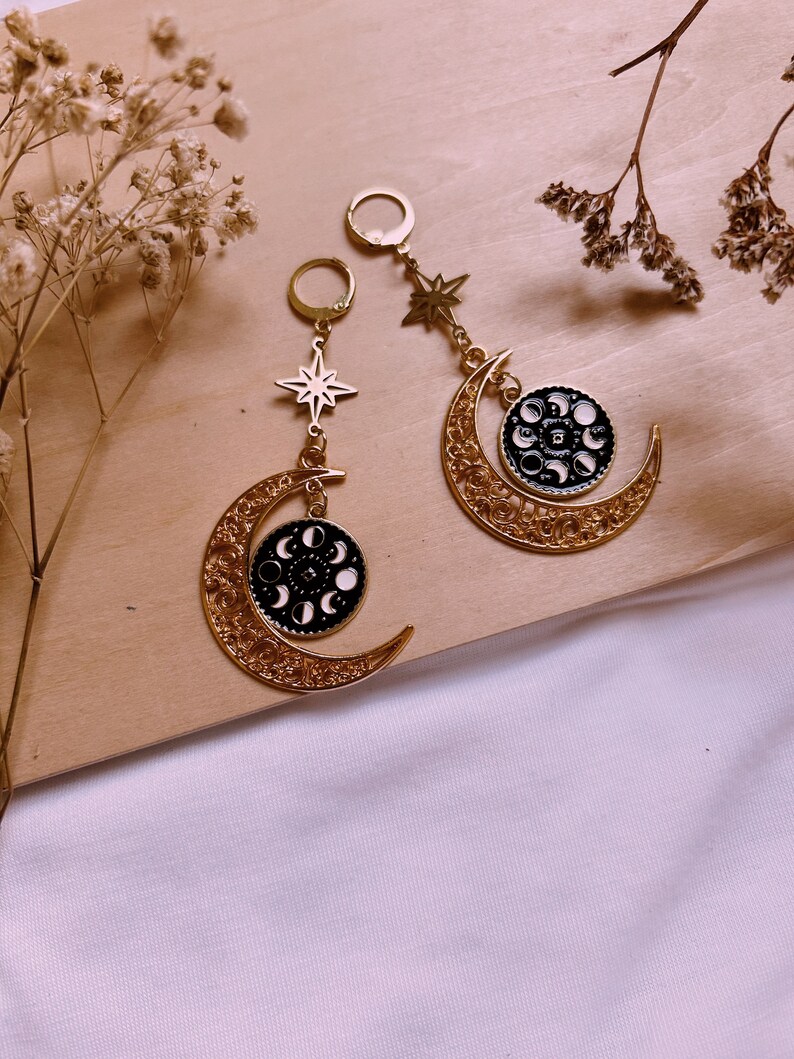 Pendientes dorados de la colección Witch imagen 2