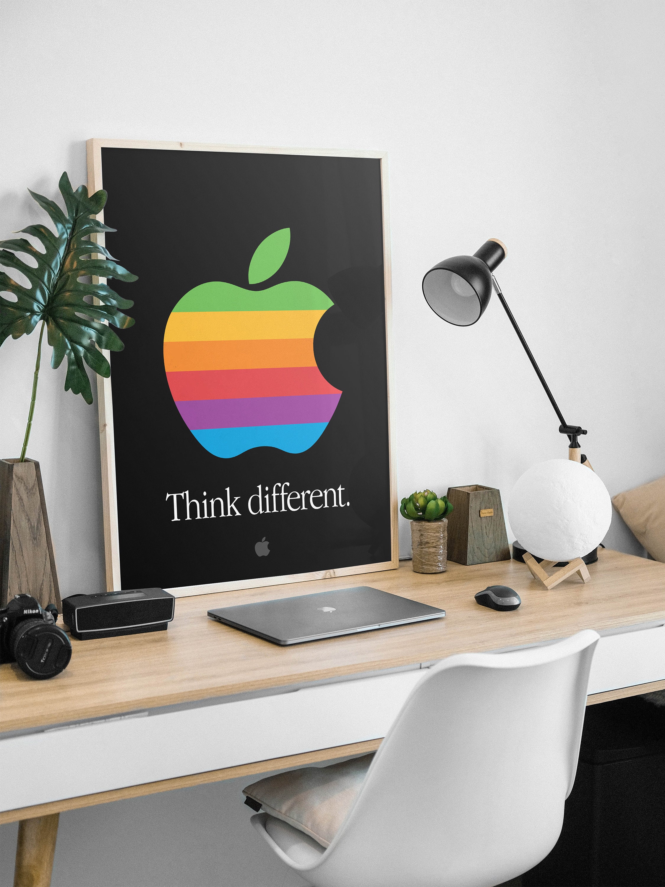 レトロなApple「Think Different」ポスター：レインボーロゴプリント