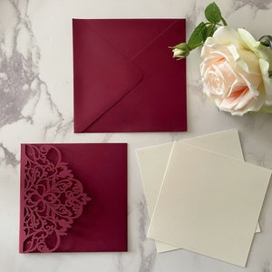 Lot de 10 faire-part découpés au laser vin glycine, hors-texte et enveloppe | LOT DE 10 | Carré | Pack d'invitations vierges DIY | Bourgogne