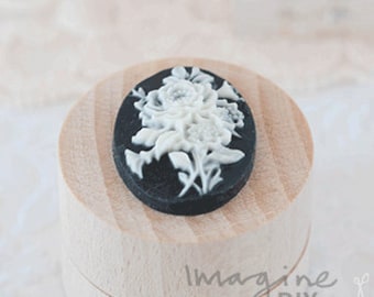 Grace Cameo | PACK OF 10 | Vintage style Resin Cameo | Black Cameo with white embossed flowers | Floral cameo | Card making and crafts