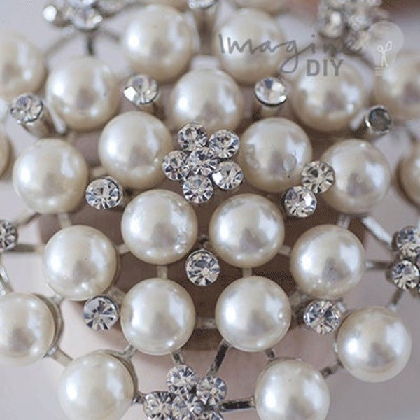 Boston Pearl Extra Large | Large Pearl Brooch with crystal details