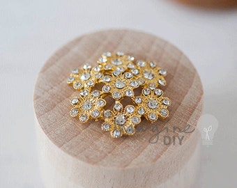 Arianna | PACK OF 5 | Gold Flower Shaped Embellishment with Crystals | Daisy decoration for DIY wedding invitations, Craft and More