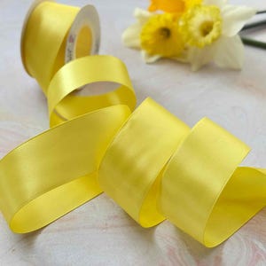 Zitronen Gelbes Satinband | 10 Meter-Rollen oder 1 Meter Längen | 6 mm, 13 mm, 16 mm, 19 mm, 25 mm, 38 mm oder 100 mm breit