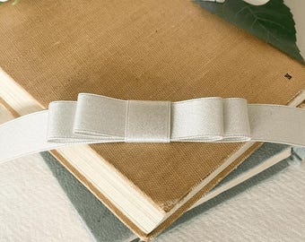 Fiocco piatto bianco antico scintillante / Fiocco decorativo bianco sporco scintillante per inviti di nozze, articoli di cancelleria, confezioni regalo e altro ancora.
