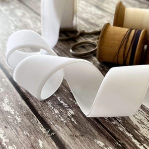 Cinta de terciopelo blanco en rollo de 3 metros / 3 mm, 6 mm, 9 mm, 16 mm, 25 mm, 38 mm de ancho / Cinta de lujo blanca brillante en varios anchos