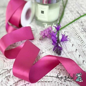 Fita de cetim rosa framboesa | Fita de cetim rosa choque disponível em várias larguras | 6 mm, 13 mm, 16 mm, 19 mm, 25 mm, 38 mm ou 100 mm de largura