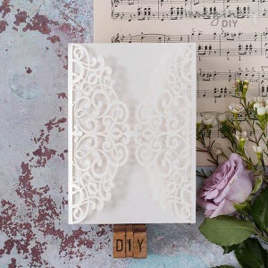 Üppige Hochzeitseinladung - Elfenbein | Leere Laser Cut Einladung | Hübscher DIY Hochzeitseinladungshalter in Brautweiß