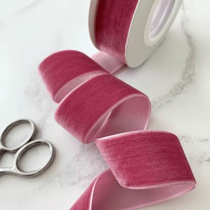 Ruban de velours rose antique - Rouleau de 3 mètres | Rouleau de ruban velours luxueux rose foncé | Largeurs de 3 mm, 6 mm, 9 mm, 16 mm, 25 mm, 38 mm disponibles