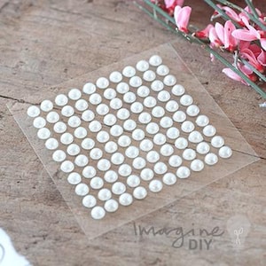 Zelfklevende parels van 4 mm (vel van 100) | Parelstickers | Kleine stok op parels | DIY-uitnodigingsdecoraties | Kaarten maken