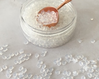 Perles de cire à cacheter transparentes dans un bocal. Pot de 40 g de perles de cire à cacheter opaques pour faire des cachets de cire pour décorer des invitations, des enveloppes et des cadeaux