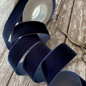 Ruban de velours bleu marine - Rouleau de 3 mètres | Ruban de velours bleu marine de luxe disponible en différentes largeurs | 3 mm, 6 mm, 9 mm, 16 mm, 25 mm ou 38 mm de large