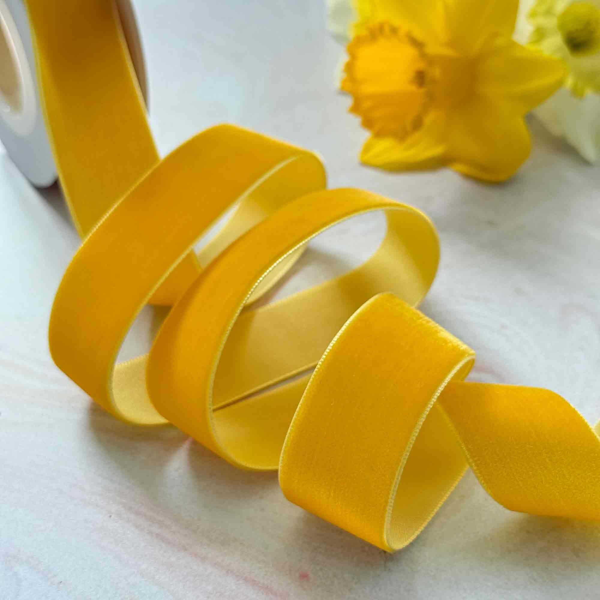 Ruban De Velours Jaune Paille - 12.50 Mètres De Long, 1 Cm De Large, Neuf, Synthétique, Uni