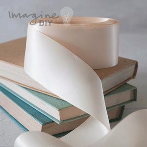 Nastro di raso crema / Disponibile in varie larghezze / 13 mm, 16 mm, 19 mm, 25 mm, 38 mm o 100 mm di larghezza