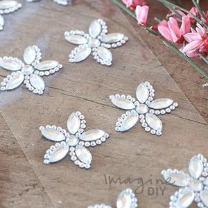 Göttliche Selbst klebende Kristalle | 8 x Kristalldekoration zum Aufkleben Dekorative Strass Aufkleber | DIY Einladung Dekoration | Kartenherstellung