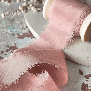 Seidenband in Blush Pink | 5 Meter Rolle mit Habotai-Seidenband in Blush-Rosa | Luxus Webband auf einer Holzrolle