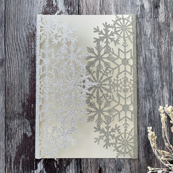 Faire-part de mariage hivernal Sansa en Paillettes argentées | Faire-part vierge découpé au laser avec motif flocon de neige | Papeterie de mariage DIY