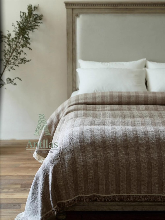 Oversized Linen Cotton Bed Throw: Jacquard Woven Frayed Blanket (245x250cm)