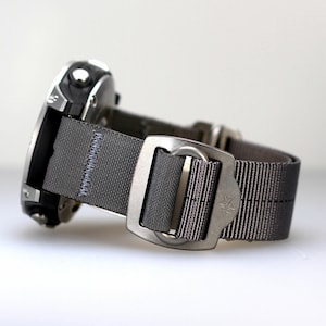 Garmin Ready klockrem, 2-delad konfiguration, öppen sensor, varggrå, militärväv, rostfria hårdvaror