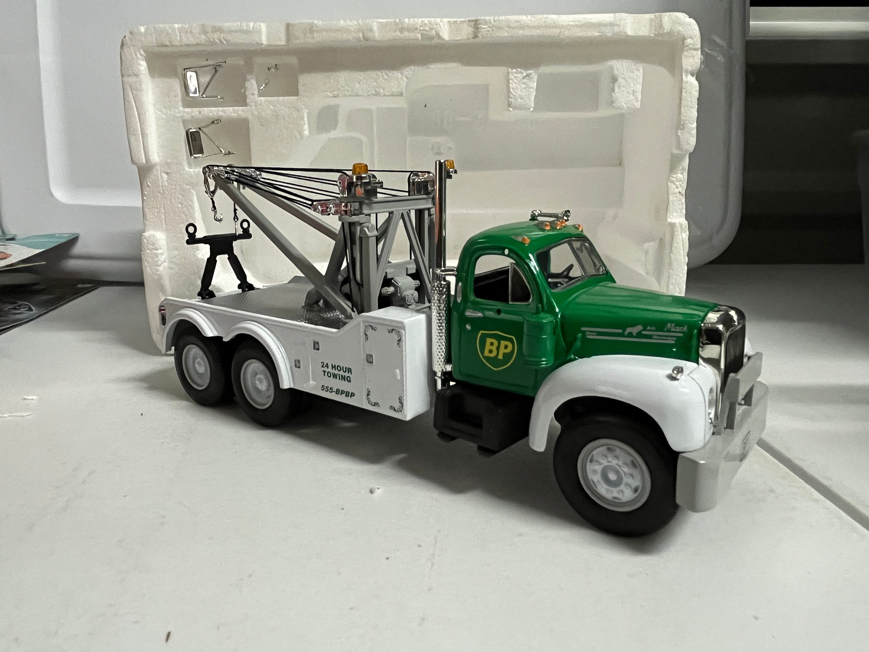 1/34 Scale First Gear 1960 Mack BP Tow Truck Wrecker