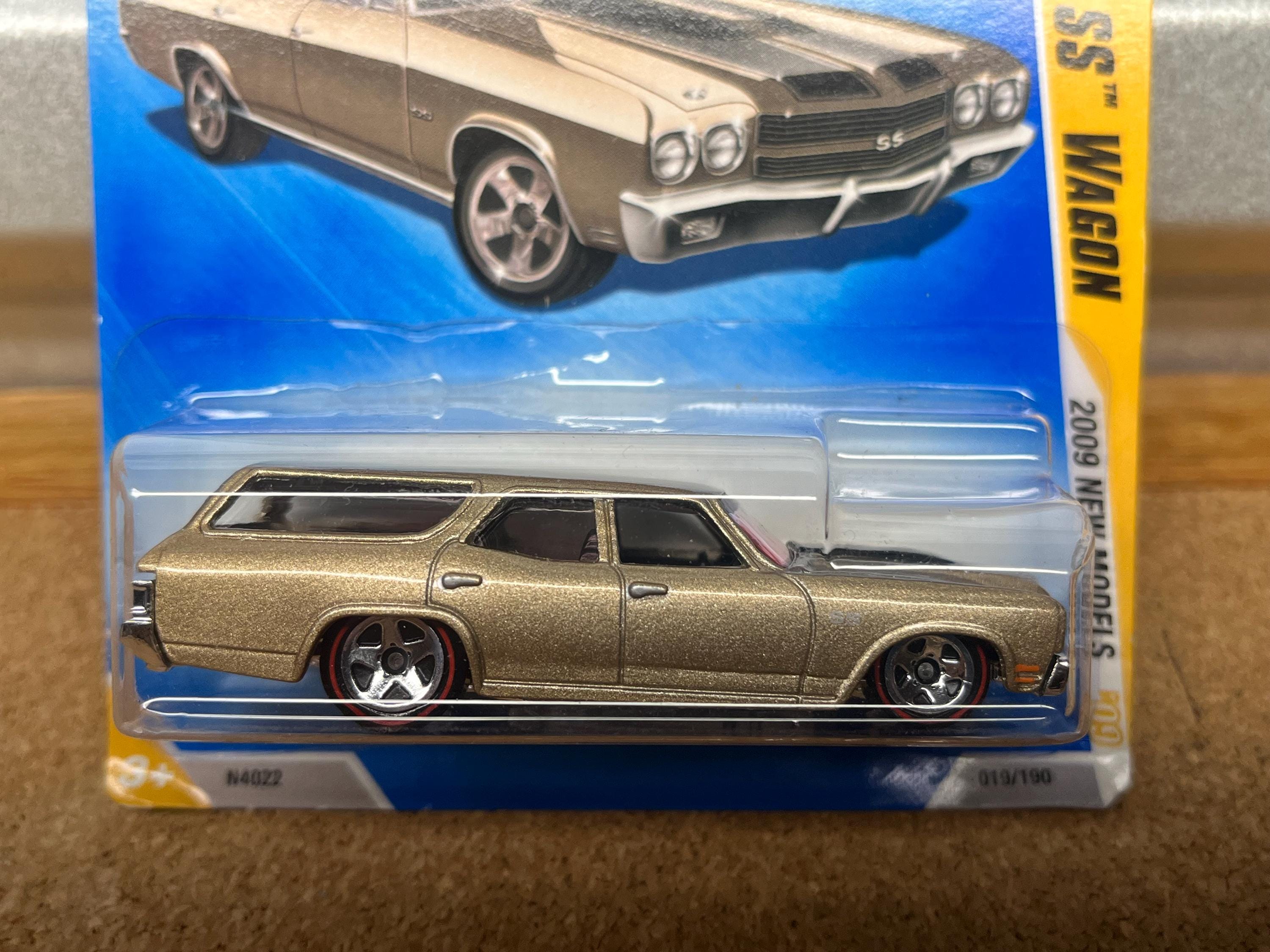 Hot Wheels 1970 Chevelle SS Wagon Redline Tires Gold