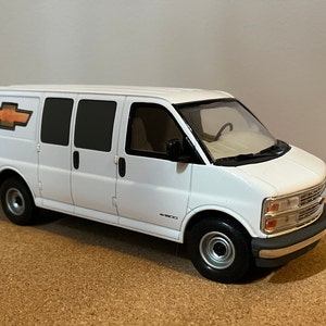 Chevy Express 1500 Van Diecast Brookdale Collectors 1/25 Scale 1