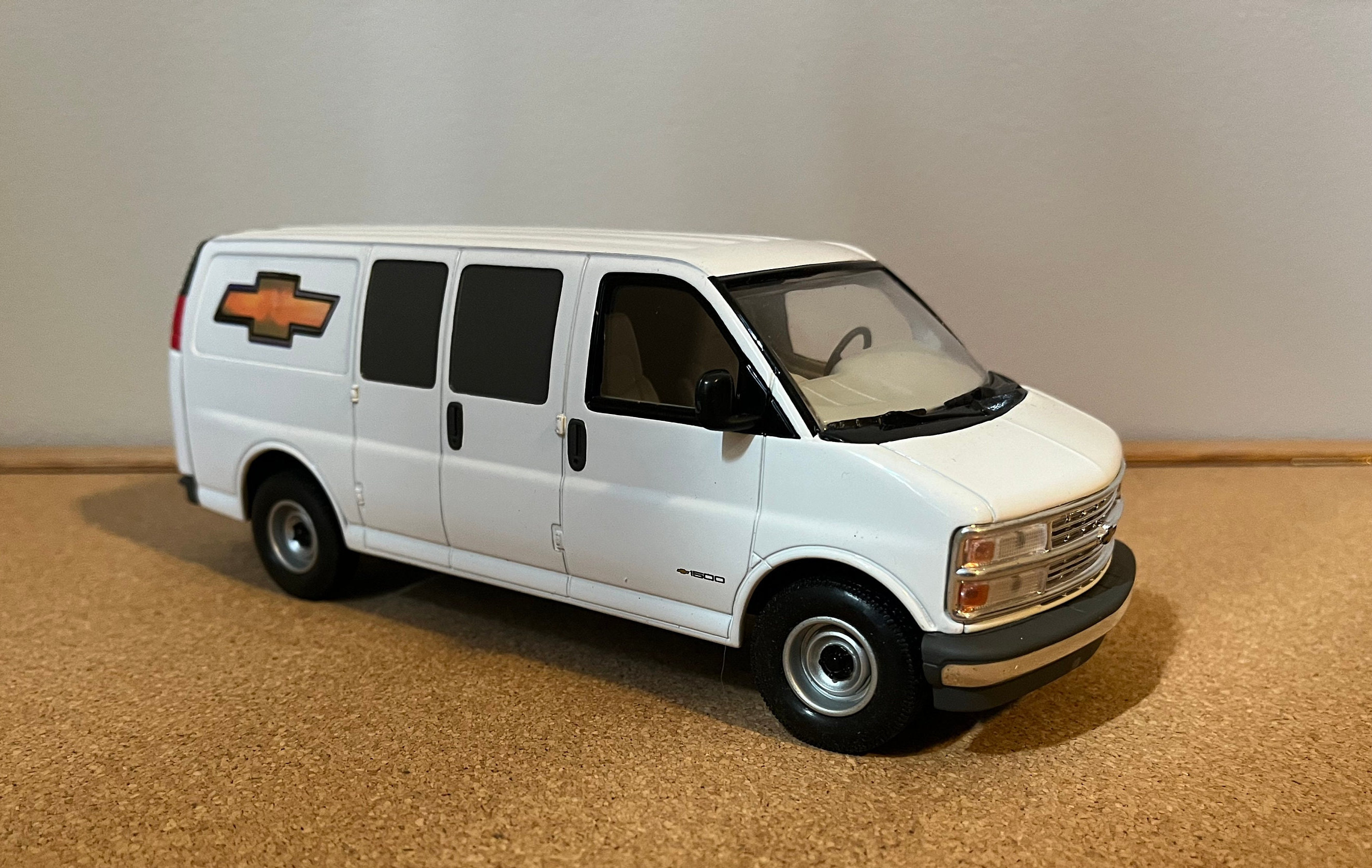 Chevy Express 1500 Van Diecast Brookdale Collectors 1/25