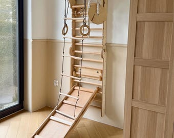 Sprossenwand mit rutsche, Kletterwand kinderzimmer, Indoor Sprossenwand kinderzimmer, Schwedische wand - Kinder turnzimmer