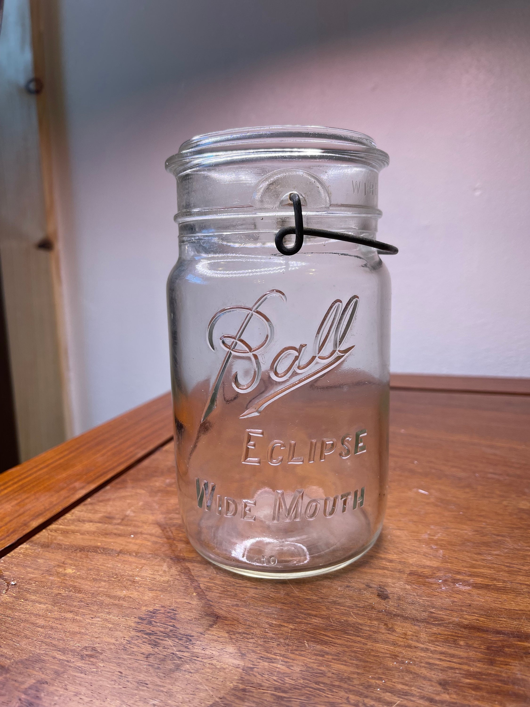 Vintage Ball Wide Mouth Clear 3 Cup 24 Ounce Mason Jar With Grape Vine  Design and Measure Side Panel With Lid 