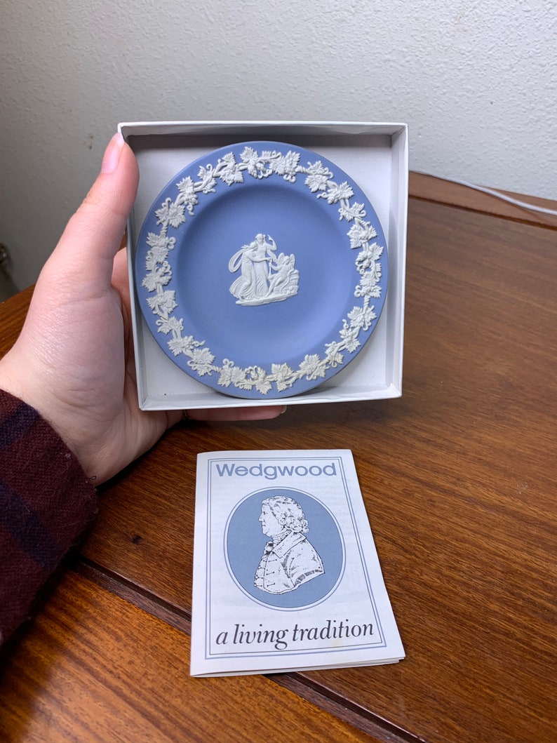 Wedgwood J1000 Round Tray